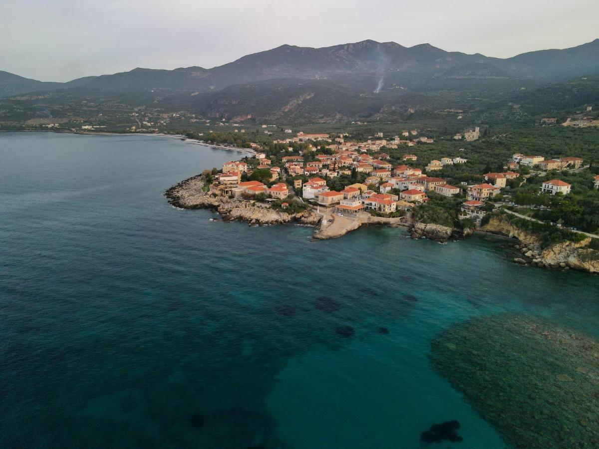Magnificent, Authentic Private Villa And The Guest House Kardhamili Exteriör bild