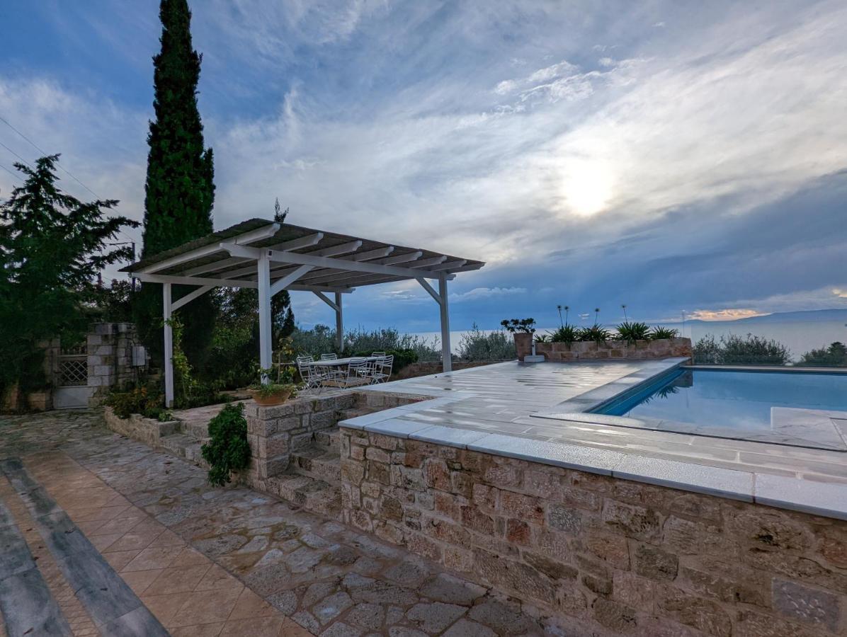 Magnificent, Authentic Private Villa And The Guest House Kardhamili Exteriör bild