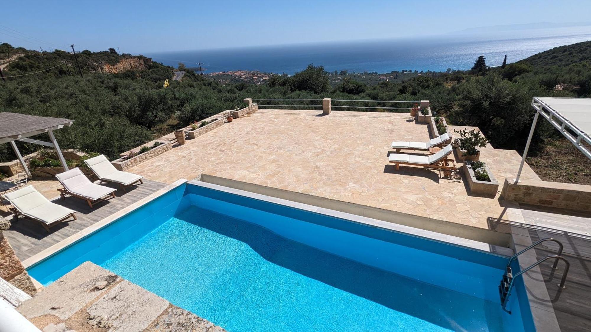 Magnificent, Authentic Private Villa And The Guest House Kardhamili Exteriör bild