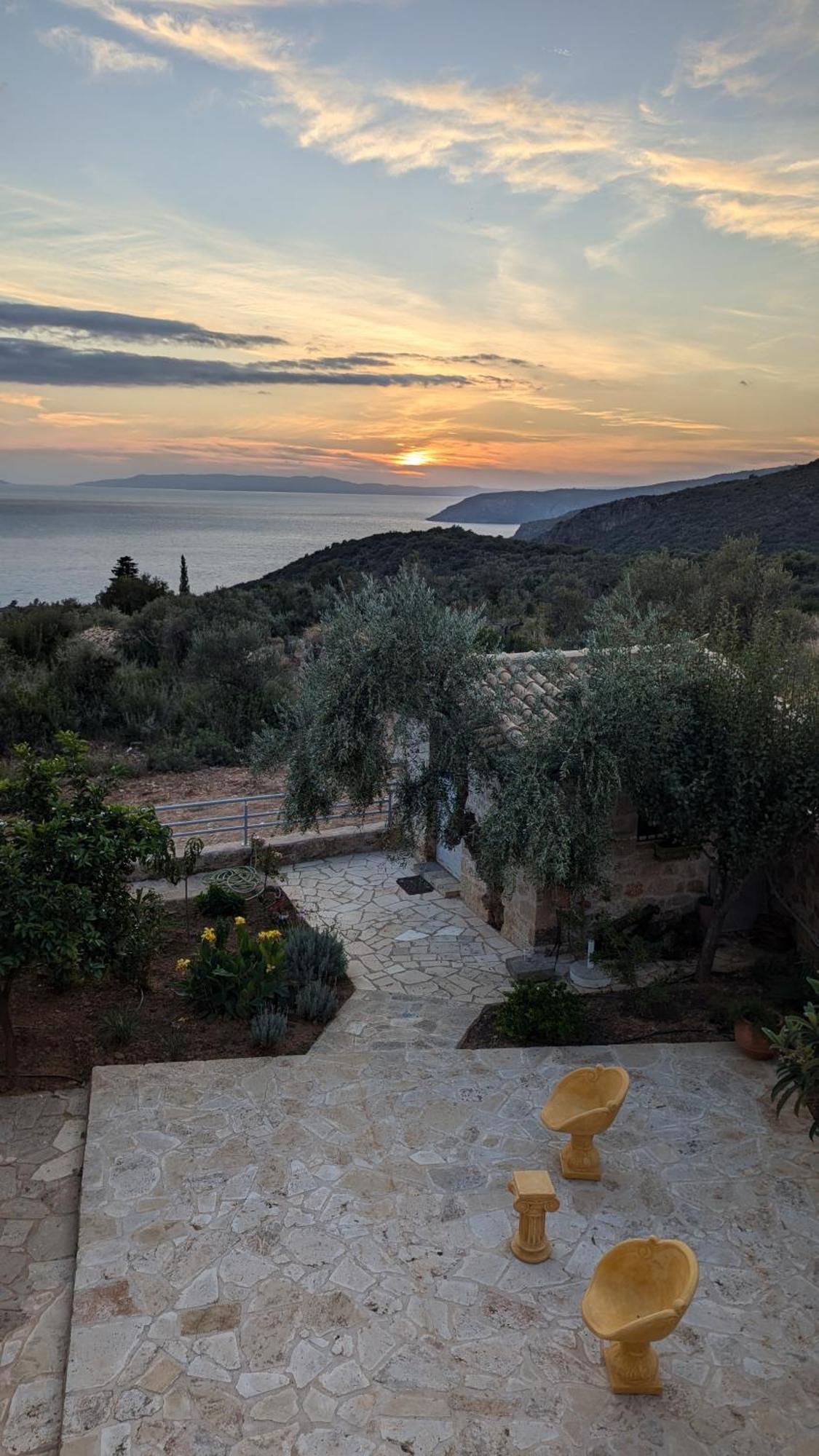 Magnificent, Authentic Private Villa And The Guest House Kardhamili Exteriör bild